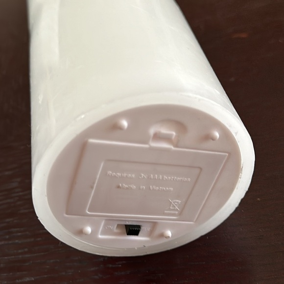 White real wax battery-operated candle - Picture 4 of 4